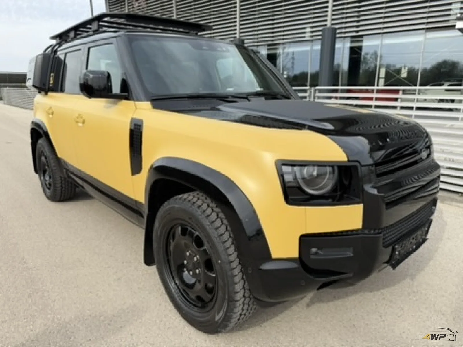 Land Rover Defender 257 kW automata évjárat 2026, sárga, 20 km, Magyarország — fotó 1