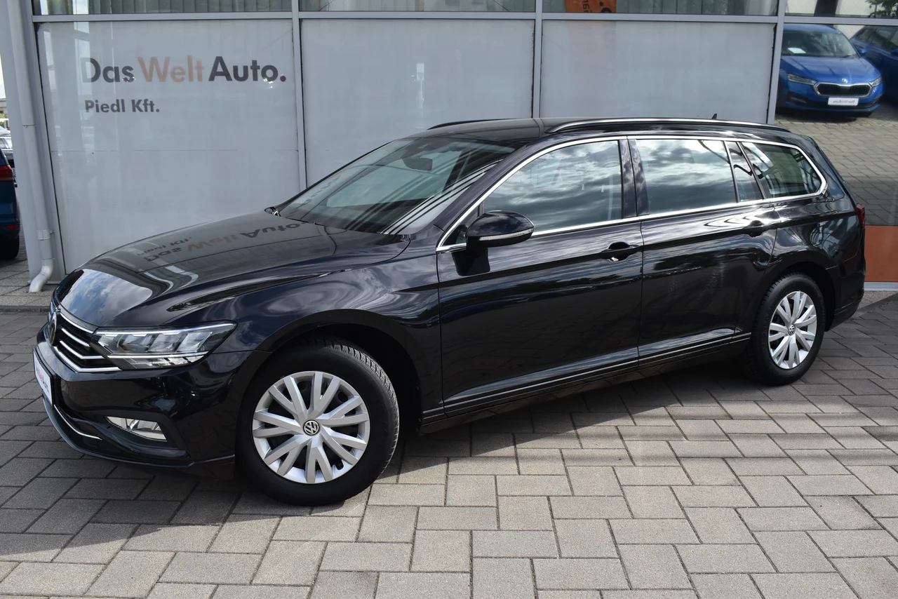 Volkswagen Passat 2,0 TDI 90 kW DSG évjárat 2023, fekete, 79 947 km, Magyarország — fotó 1