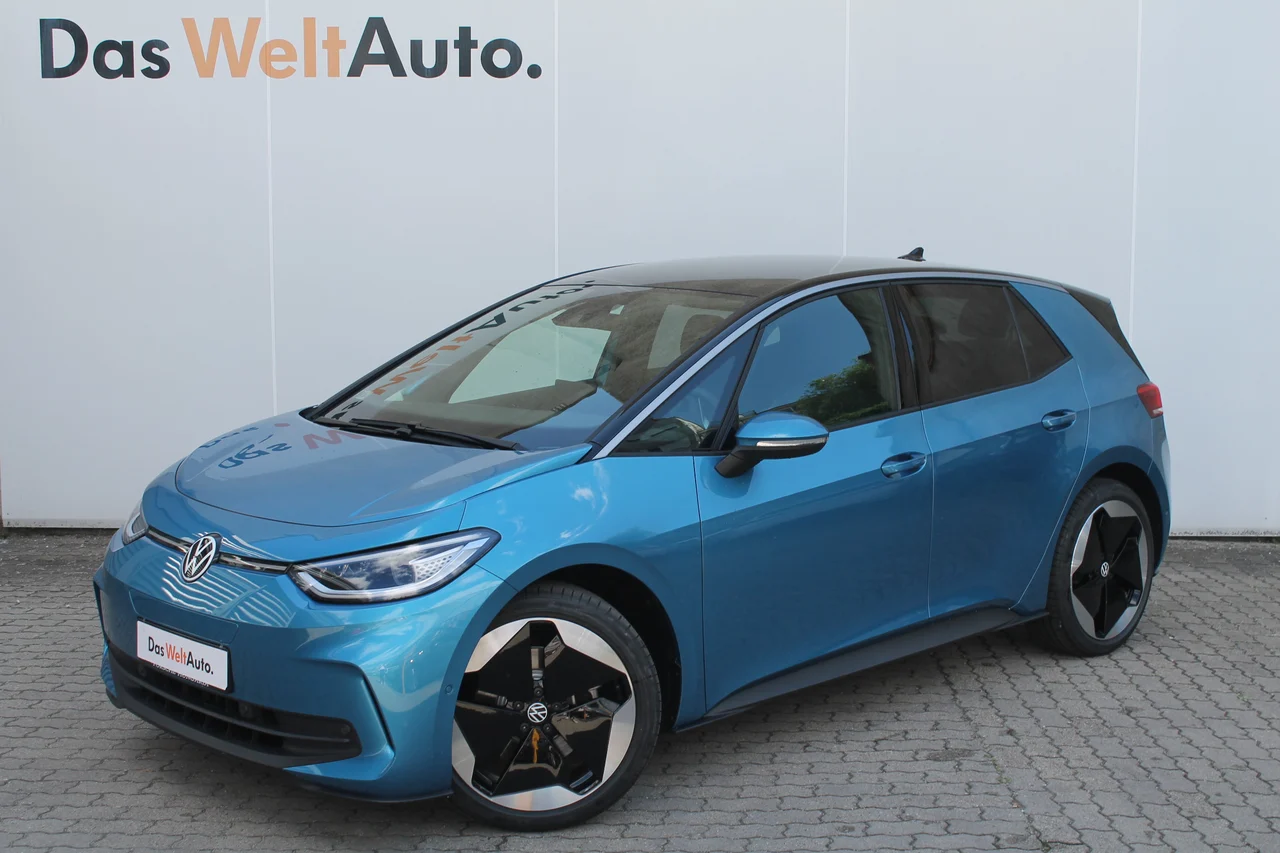 Volkswagen ID.3 70 kW automata évjárat 2025, Óceánkék metál Tető: fekete, 16 423 km, Magyarország — fotó 1 | AMOTOR Volkswagen ID.3 70 kW automata évjárat 2025, Óceánkék metál Tető: fekete, 16 423 km, Magyarország — fotó 1