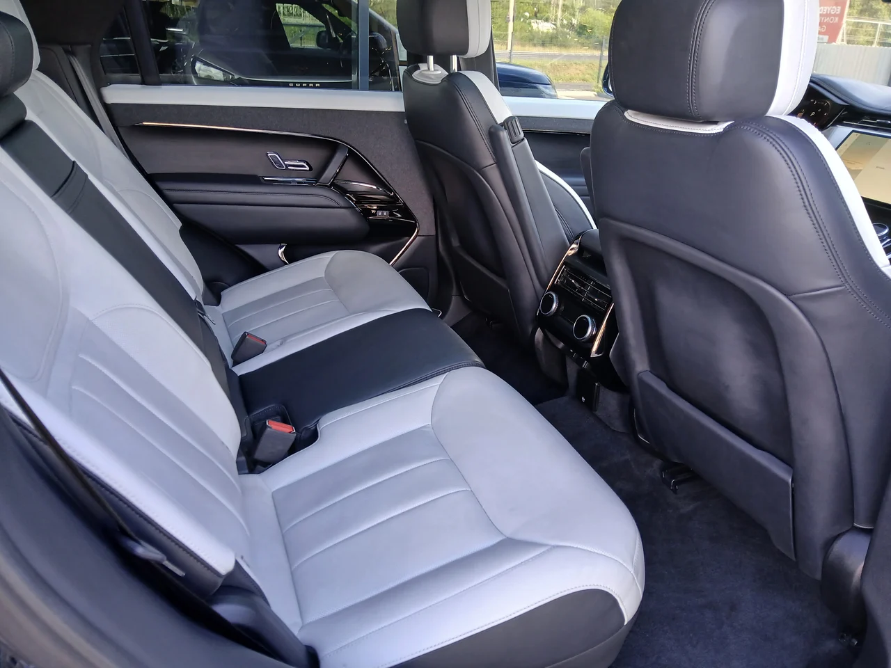 Land Rover Range Sport 4x4 3,0 258 kW automata évjárat 2023, fekete - metál, 35 429 km, Magyarország — fotó 11 / 12