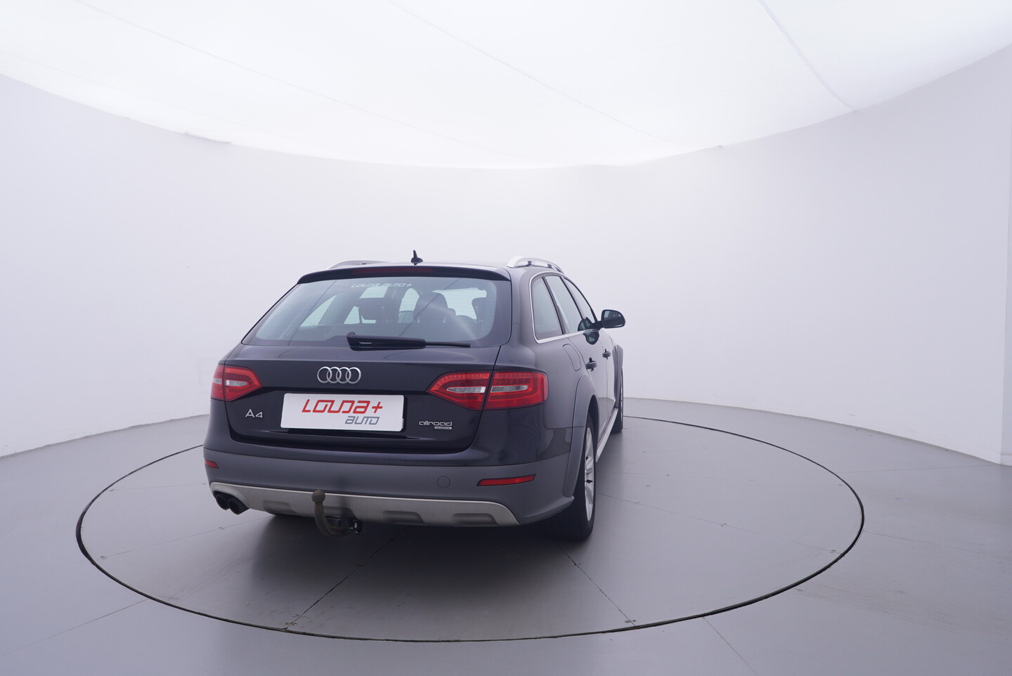 Audi a4 quattro 2,0 TDI 140 kW 130 automata évjárat 2014, 263 251 km, Csehország — fotó 5 / 60