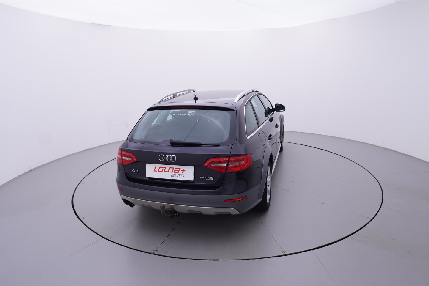 Audi a4 quattro 2,0 TDI 140 kW 130 automata évjárat 2014, 263 251 km, Csehország — fotó 8 / 60