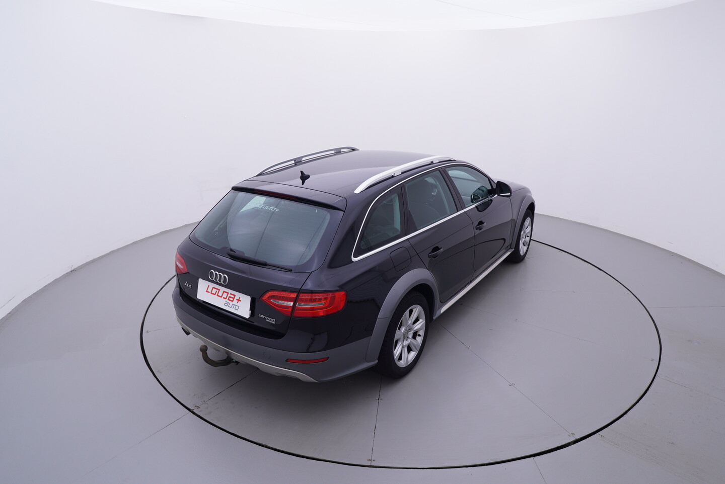 Audi a4 quattro 2,0 TDI 140 kW 130 automata évjárat 2014, 263 251 km, Csehország — fotó 9 / 60