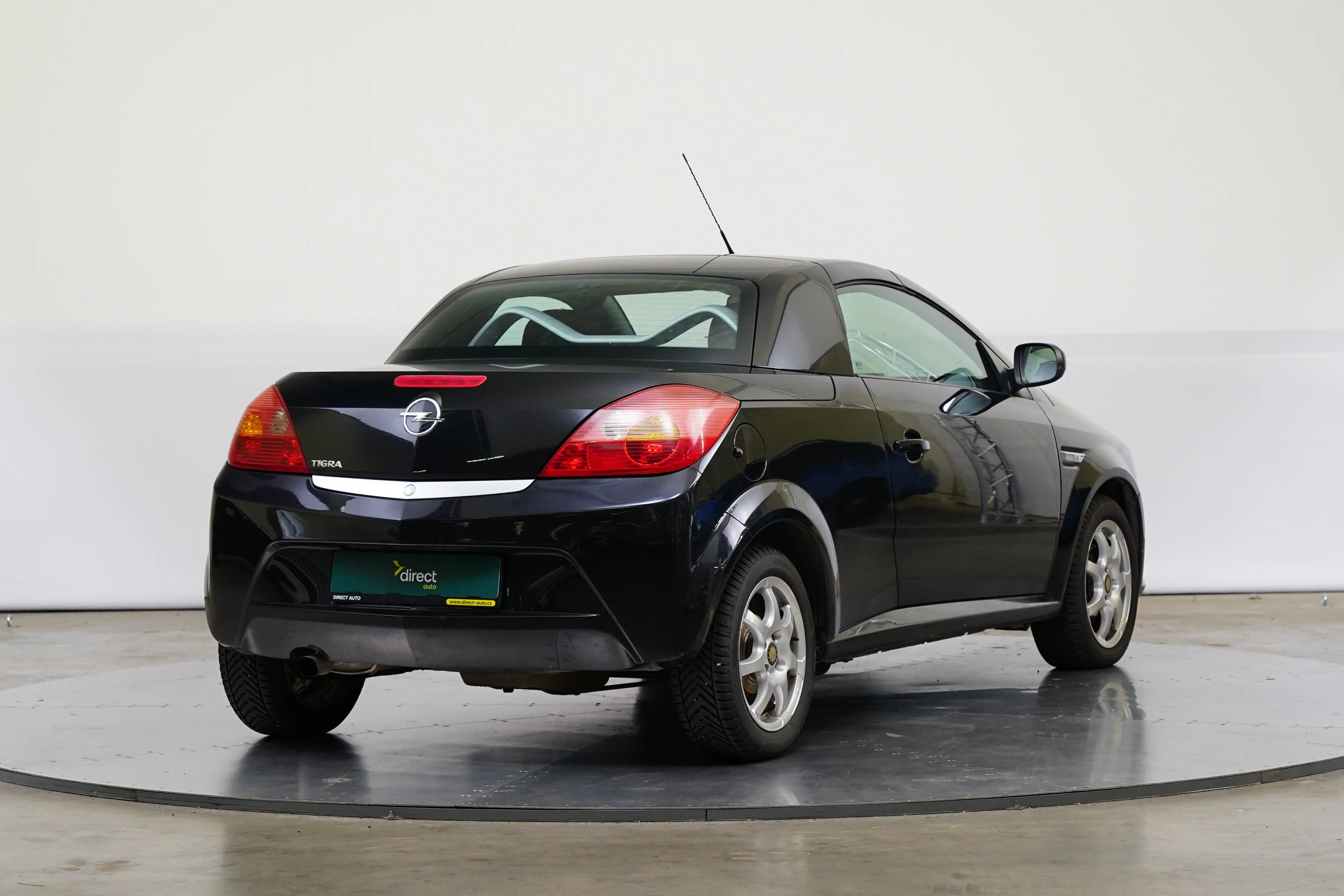 Opel Tigra 1,4 66 kW, Csehország — fotó 2 / 6