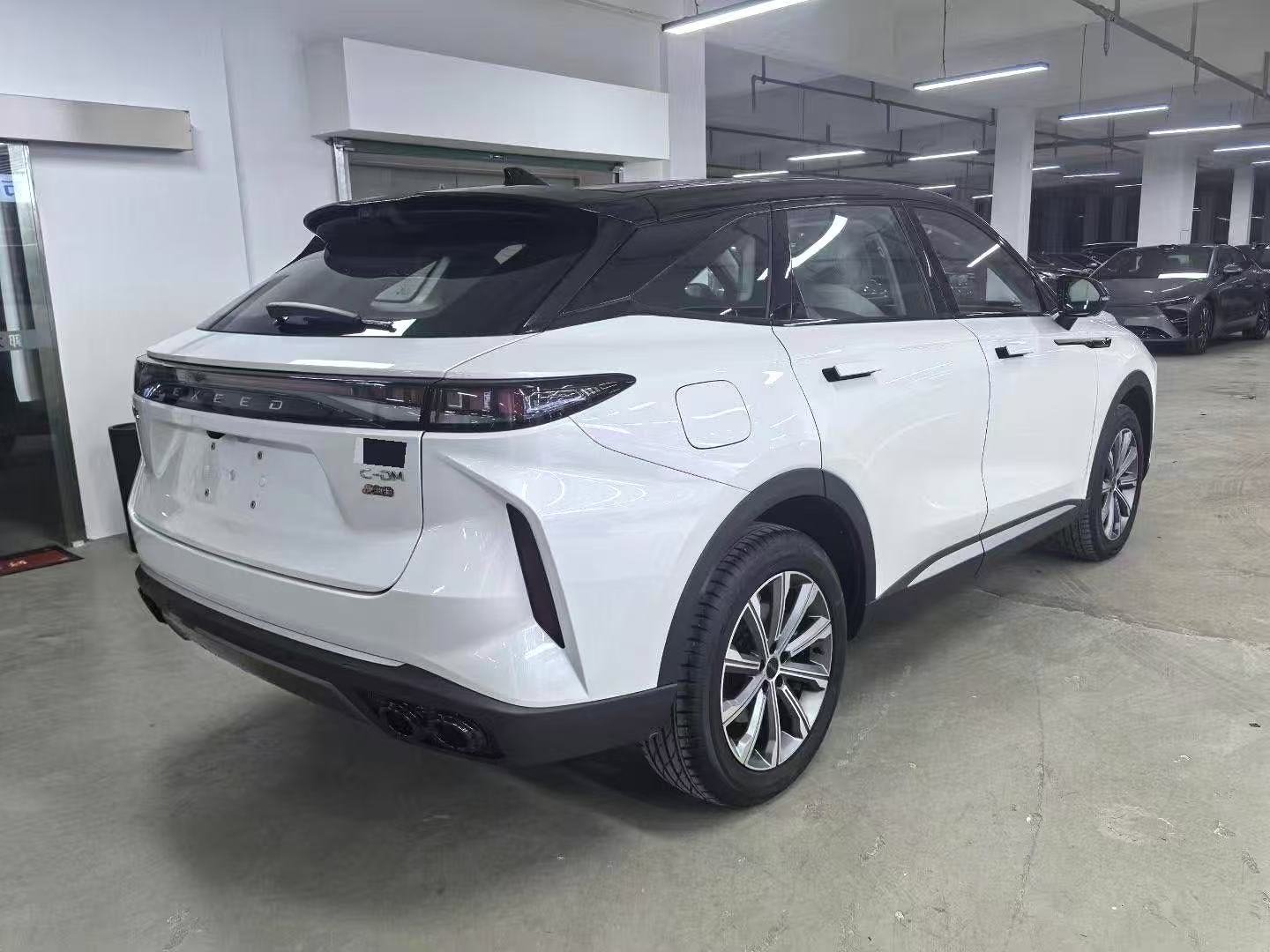 Forthing U-tour automata évjárat 2025, 22 000 km, Lengyelország — fotó 4 / 9