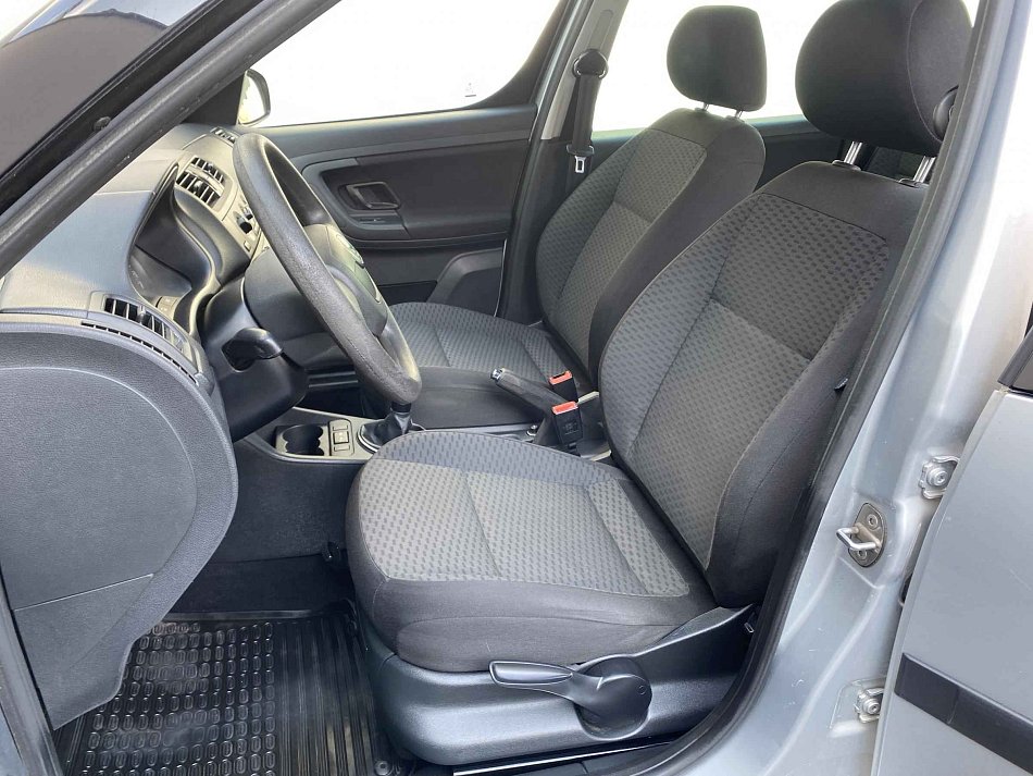 Škoda Roomster 63 kW 1.2TSi manuális évjárat 2011, 210 400 km, Csehország — fotó 9 / 18