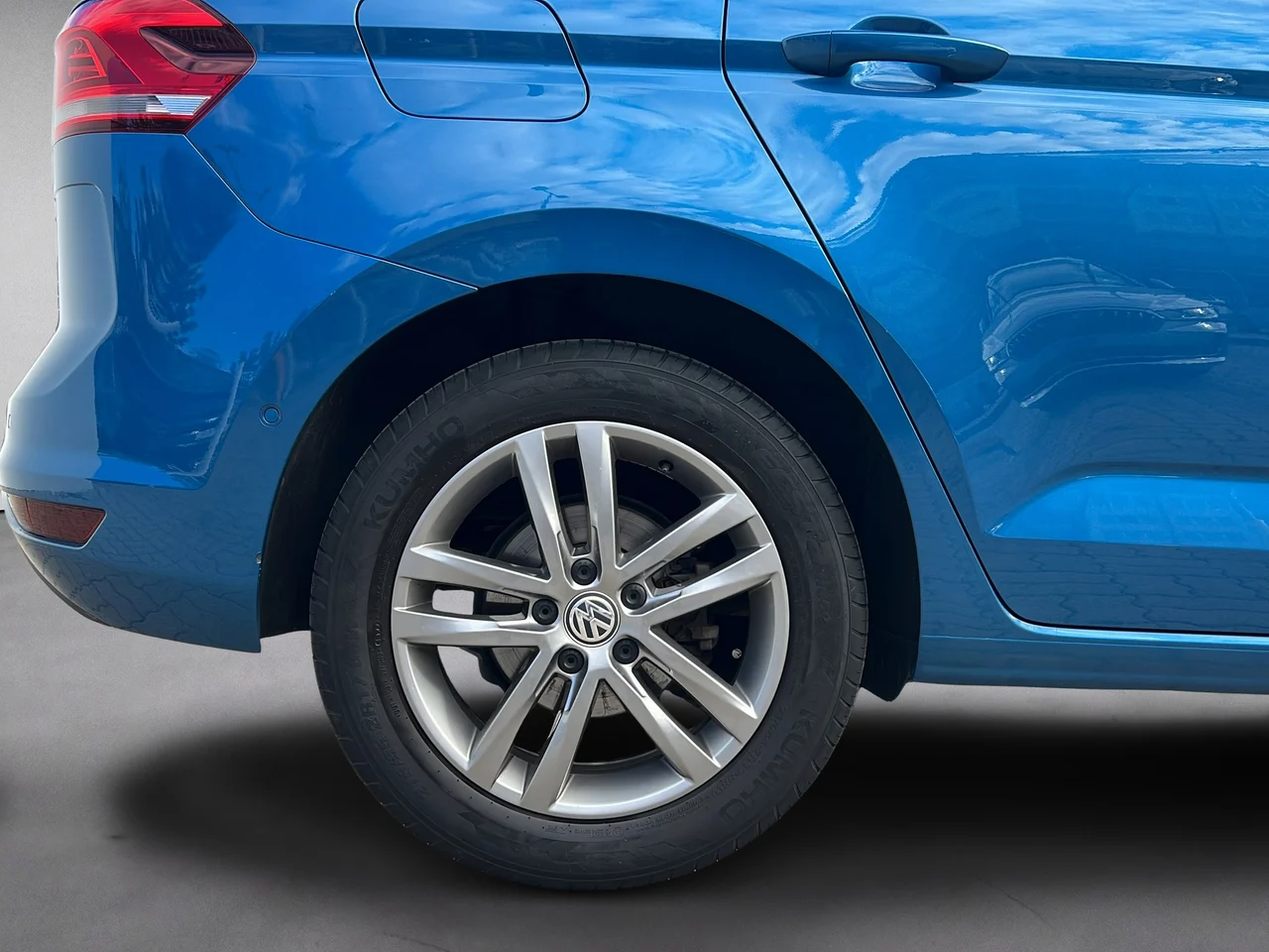 Volkswagen Touran 1,5 TSI 110 kW DSG évjárat 2019, Caribbean-kék metál, 190 574 km, Magyarország — fotó 9 / 24