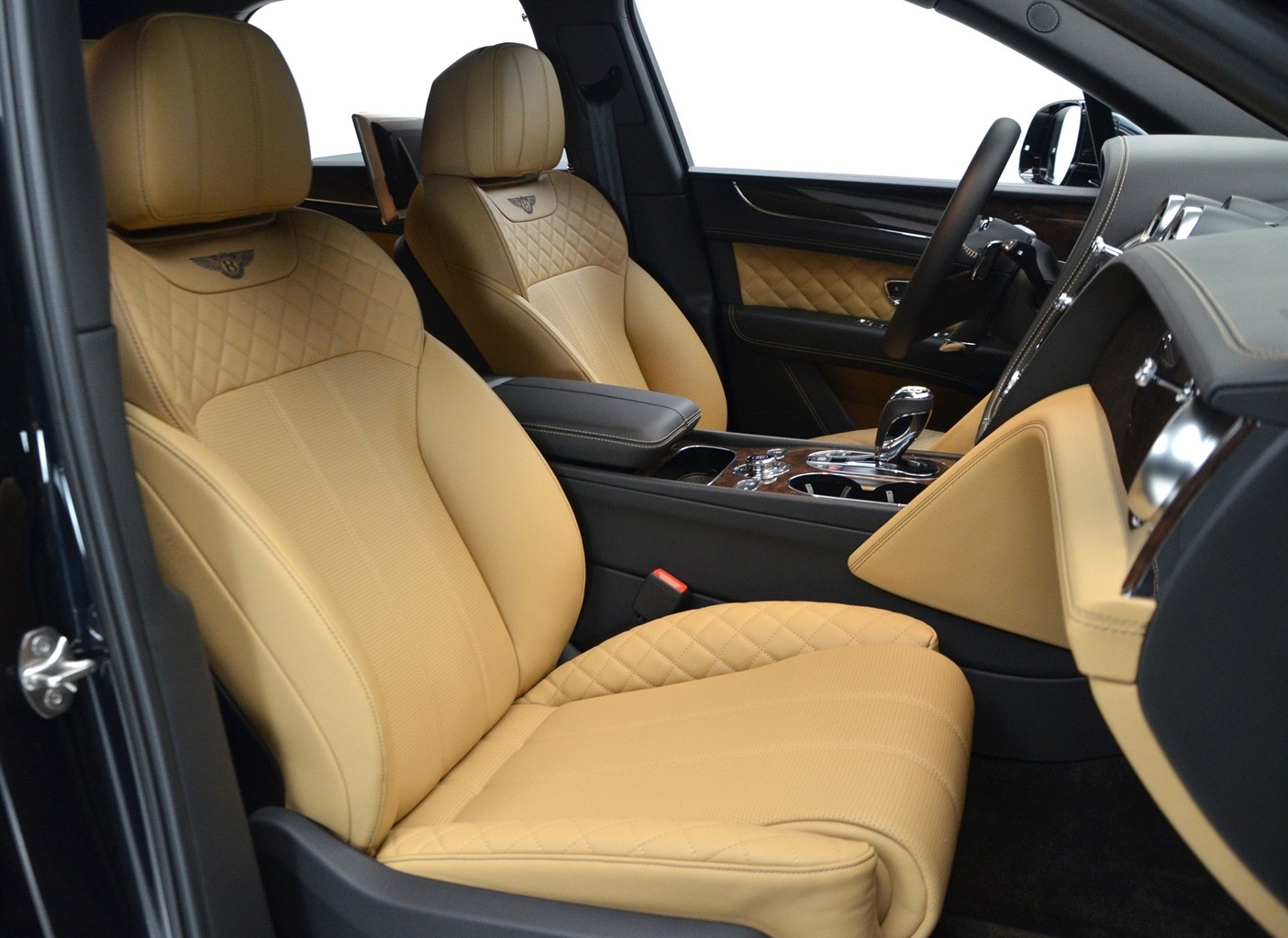 Bentley Bentayga 6,0 447 kW automata évjárat 2017, 3612 km, Lengyelország — fotó 10 / 15