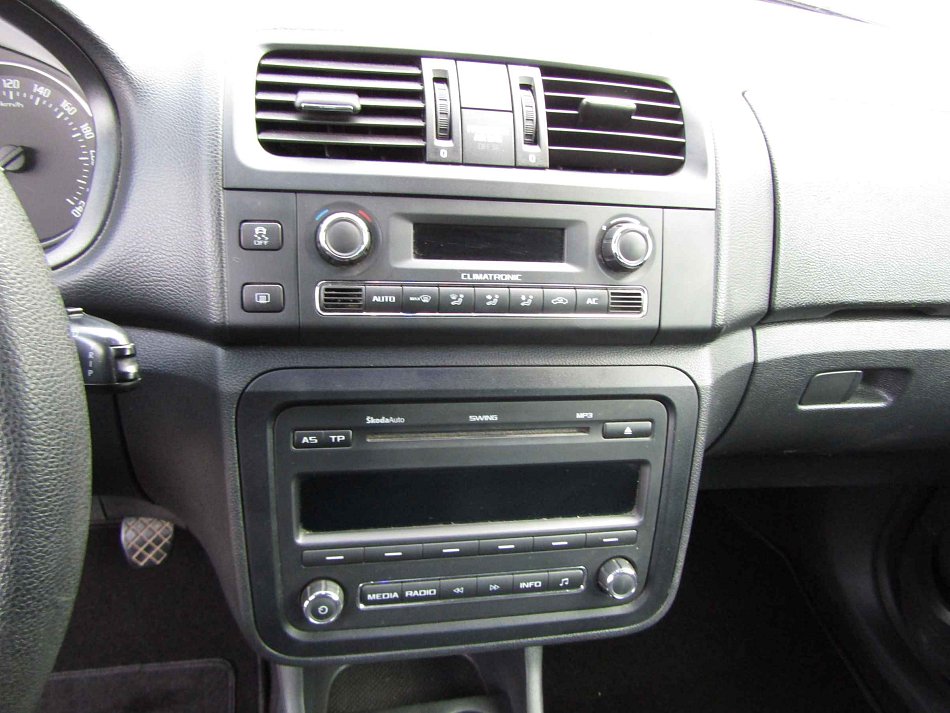 Škoda Roomster 77 kW 1.2TSi manuális évjárat 2010, 203 580 km, Csehország — fotó 12 / 16