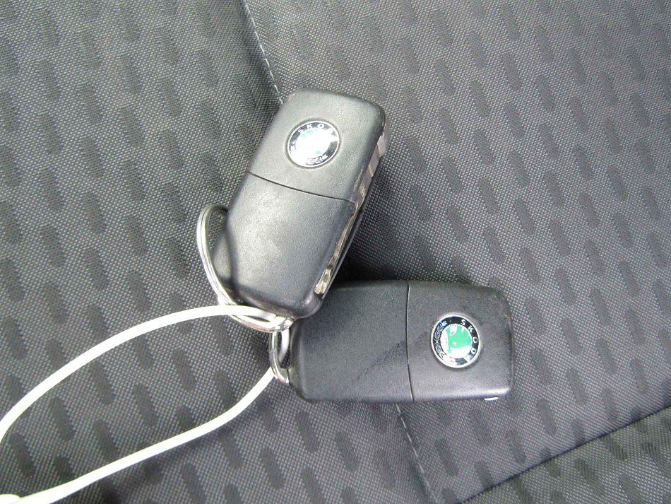 Škoda Roomster 77 kW 1.2TSi manuális évjárat 2010, 203 580 km, Csehország — fotó 16 / 16