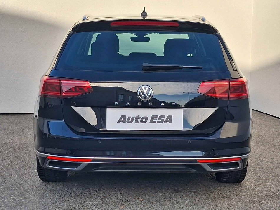 Volkswagen Passat 140 kW 2.0 TDi automata évjárat 2020, 209 811 km, Csehország — fotó 5 / 18
