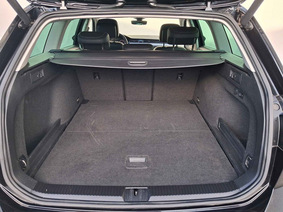 Volkswagen Passat 140 kW 2.0 TDi automata évjárat 2020, 209 811 km, Csehország — fotó 7 / 18