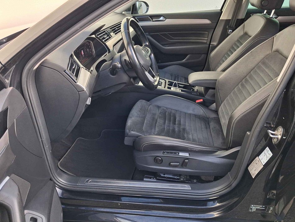 Volkswagen Passat 140 kW 2.0 TDi automata évjárat 2020, 209 811 km, Csehország — fotó 9 / 18