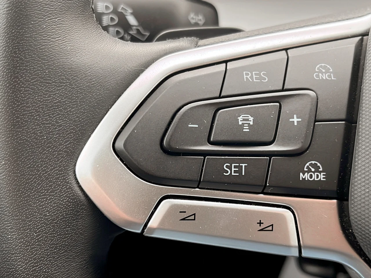 Volkswagen Golf 2,0 TDI 110 kW DSG évjárat 2025, Grenadillfekete metál, 49 545 km, Magyarország — fotó 15 / 21