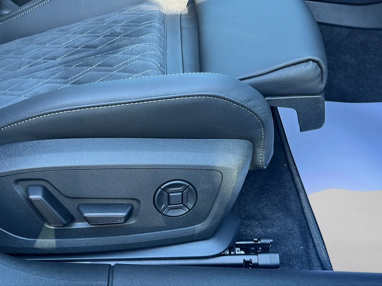 Audi S5 Avant 4x4 3,0 270 kW TFSI automata évjárat 2025, Égboltkék metál, 29 942 km, Magyarország — fotó 12 / 24