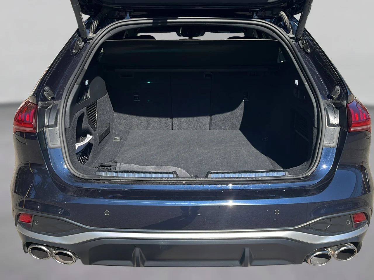 Audi S5 Avant 4x4 3,0 270 kW TFSI automata évjárat 2025, Égboltkék metál, 29 942 km, Magyarország — fotó 13 / 24