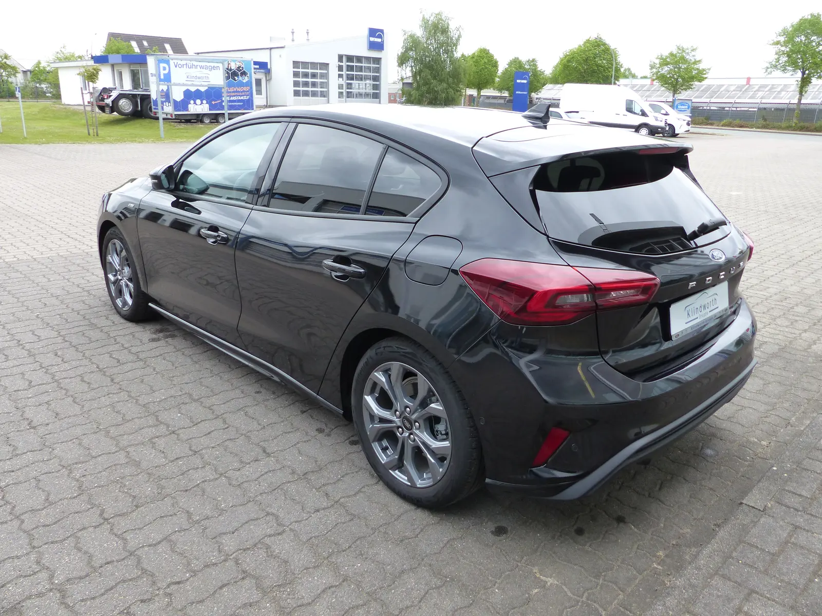 Ford Focus 1,0 92 kW MHEV manuális évjárat 2023, fekete, 35 000 km, Németország — fotó 4 / 13