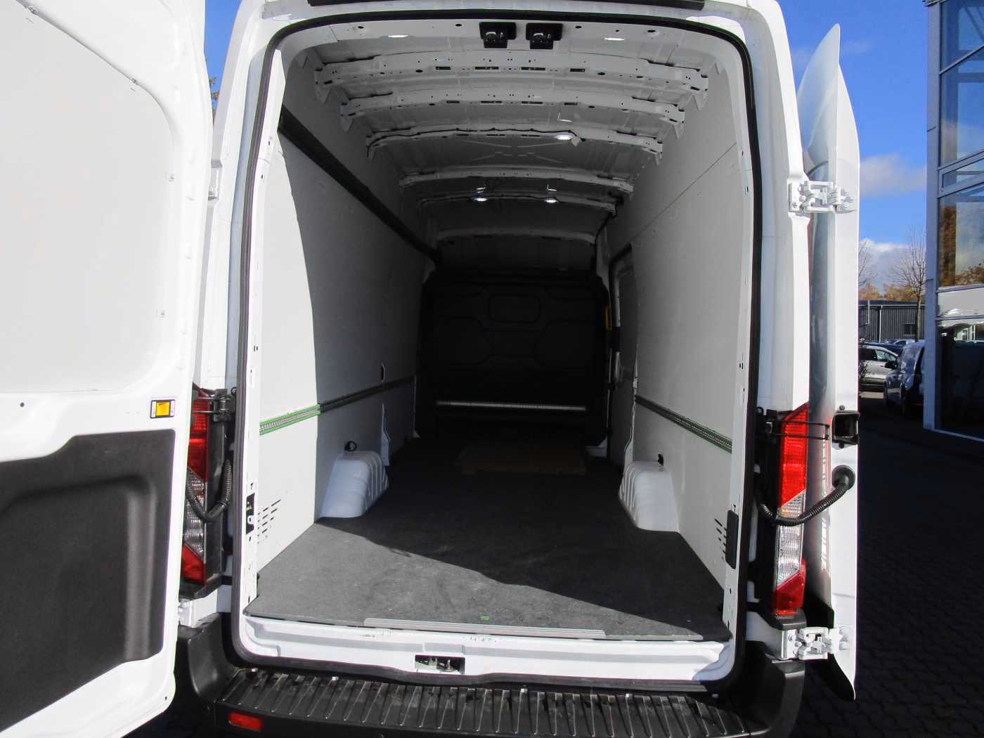 Ford Transit évjárat 2025, 4500 km, behozatal EU-s raktáron — fotó 4 / 15