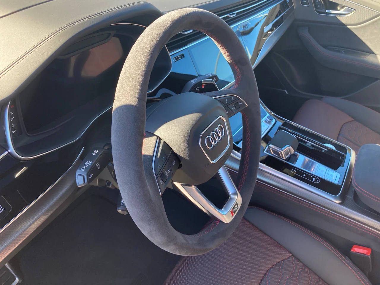 Audi RSQ8 4x4 4,0 471 kW automata évjárat 2025, Mythosschwarz Metallic, 14 000 km, Ausztria — fotó 8 / 15