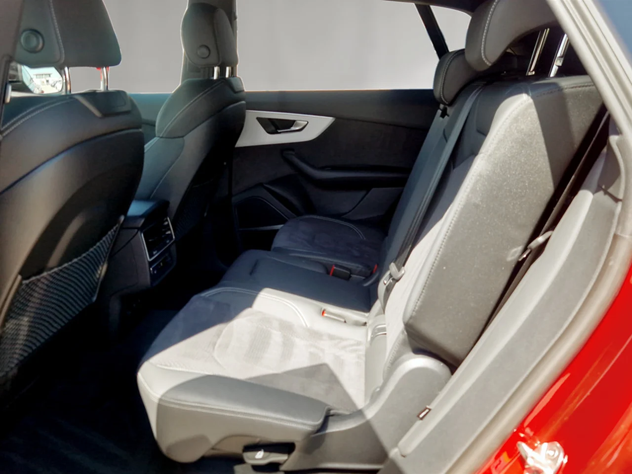 Audi Q8 4x4 3,0 250 kW 290 automata évjárat 2025, CHILIROT METALLIC, 11 551 km, Ausztria — fotó 11 / 15