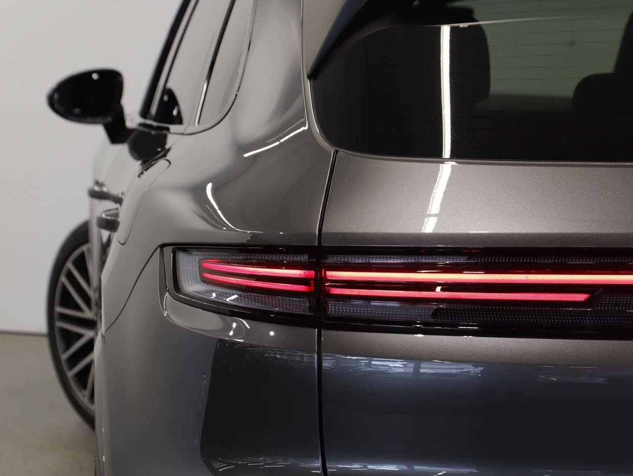 Porsche Cayenne 4x4 3,0 346 kW automata évjárat 2026, quarzitgraumetallic, 3596 km, Ausztria — fotó 14 / 40