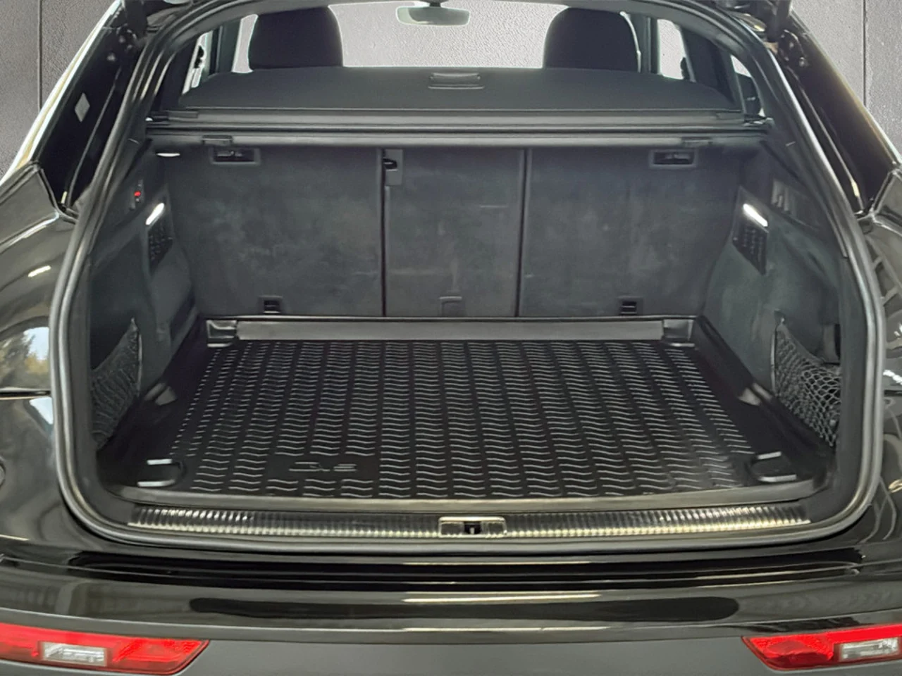 Audi Q5 4x4 2,0 220 kW TFSI automata évjárat 2023, mythosschwarz metallic, 96 610 km, Ausztria — fotó 13 / 28