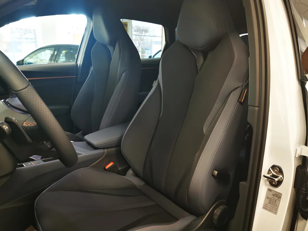 Cupra Terramar 1,5 150 kW DSG évjárat 2025, Nevada-Weiß Metallic, 13 km, Ausztria — fotó 6 / 19