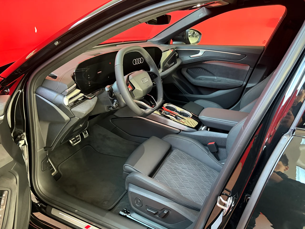 Audi A6 2,0 150 kW TDI automata évjárat 2025, Mythosschwarz Metallic, 250 km, Ausztria — fotó 11 / 26
