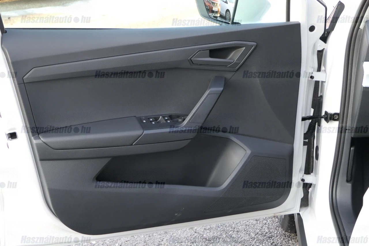 Seat Arona 1,0 TSI 70 kW manuális évjárat 2026, Candy-Weiß, 7802 km, Ausztria — fotó 5 / 17
