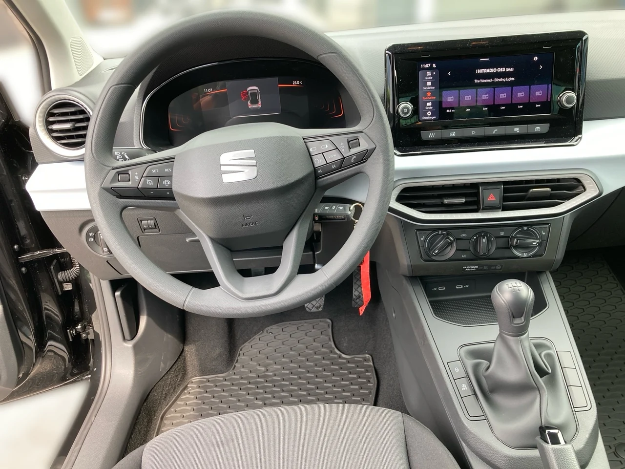 Seat Arona 1,0 TSI 70 kW manuális évjárat 2026, Nacht-Schwarz Metallic, 300 km, Ausztria — fotó 9 / 19
