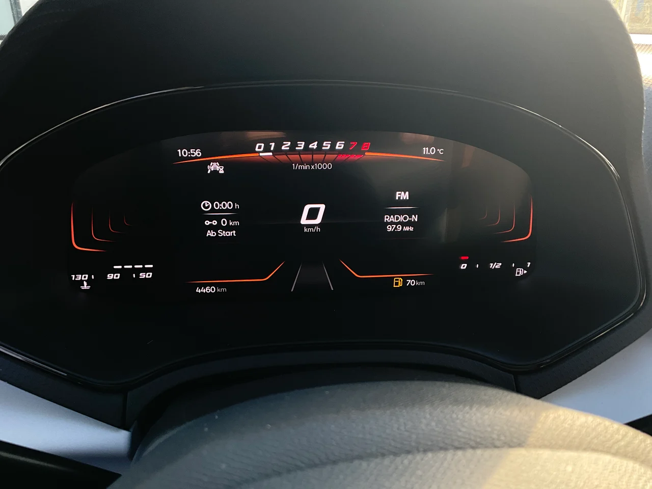 Seat Arona 1,0 TSI 70 kW manuális évjárat 2023, Magnet-Grau Metallic, 4400 km, Ausztria — fotó 9 / 18