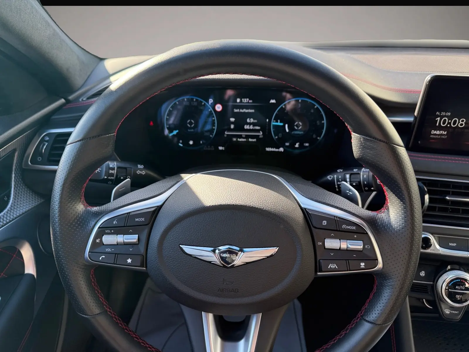 Genesis G70 147 kW 2.2 CRDi automata évjárat 2023, fehér, 17 000 km, Németország — fotó 6 / 6