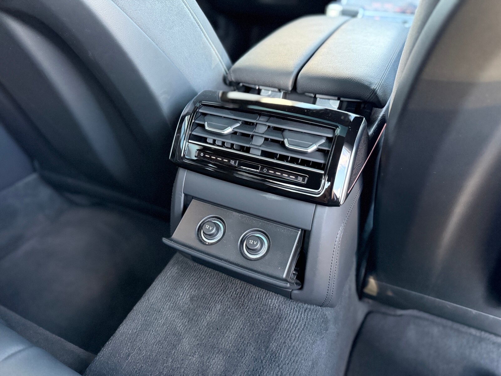 Audi a8 4x4 automata évjárat 2022, 33 173 km, Lengyelország — fotó 13 / 40
