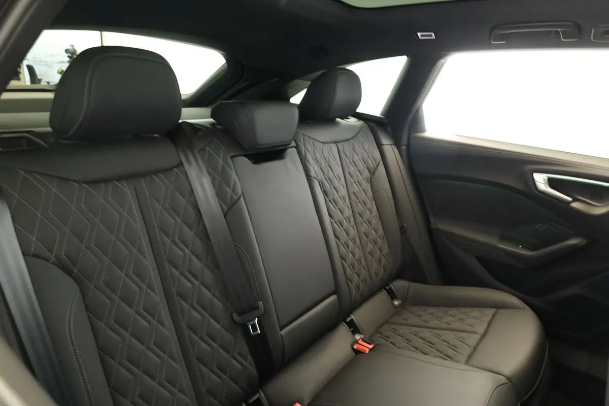 Audi S5 4x4 3,0 270 kW TFSI automata évjárat 2025, szürke, 22 500 km, Németország — fotó 15 / 40