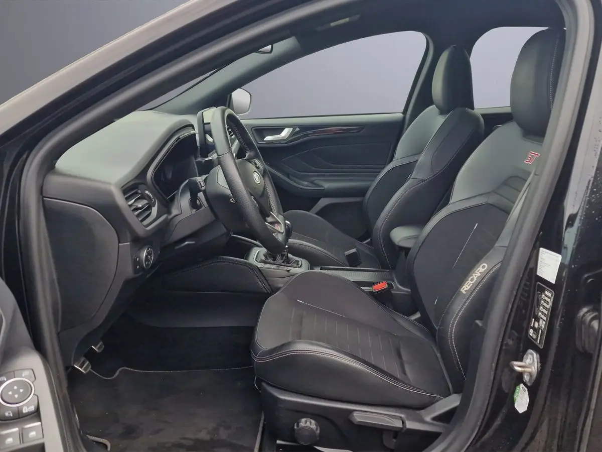 Ford Focus 2,3 206 kW manuális évjárat 2020, fekete, 57 000 km, Németország — fotó 9 / 22