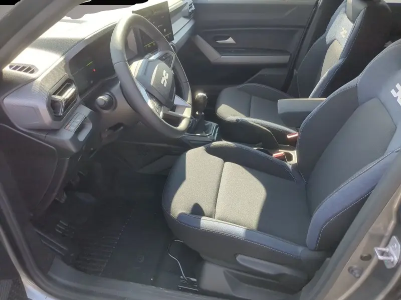 Dacia Duster 1,2 103 kW TCe 140 manuális évjárat 2026, szürke, 10 km, Németország — fotó 4 / 5
