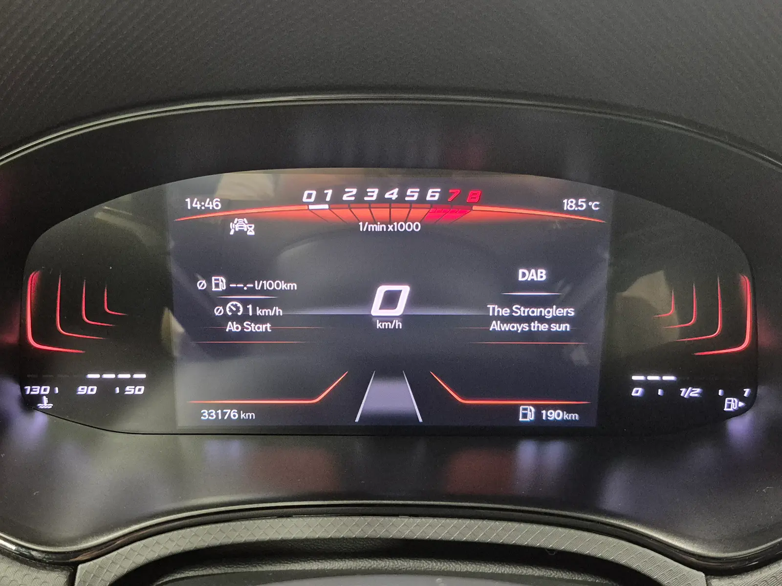 Seat Arona 1,0 81 kW manuális évjárat 2024, fekete, 33 170 km, Németország — fotó 16 / 19