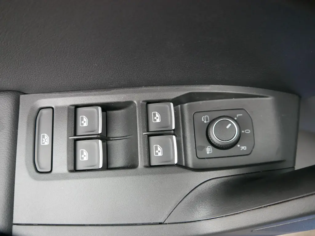Seat Leon 2.0 TDI DSG 110 kW évjárat 2026, 10 km, Ausztria — fotó 11 / 30