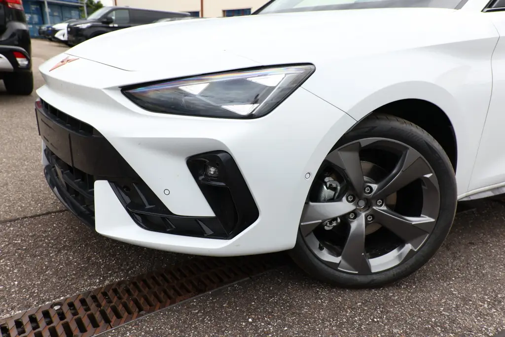 Cupra Leon IntelliD Nav 1,5 DSG évjárat 2026, 10 km, Ausztria — fotó 5 / 25