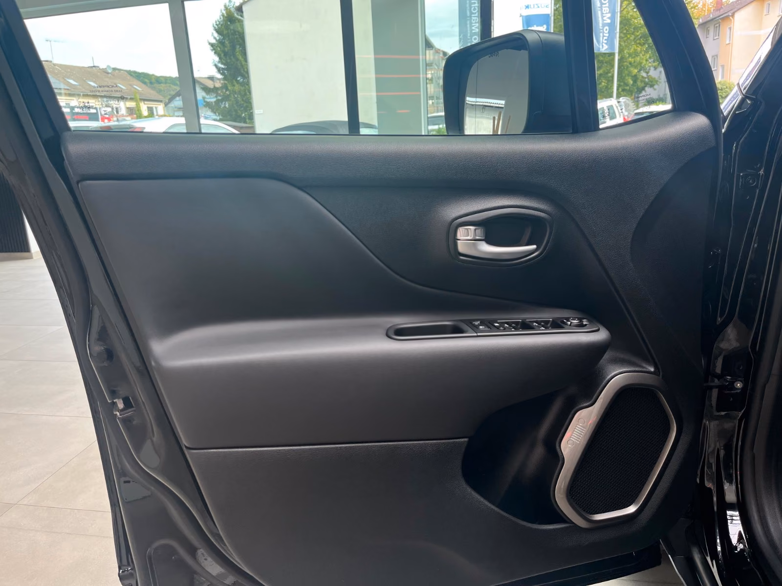 Jeep Renegade 2,0 96 kW évjárat 2025, 5238 km, Németország — fotó 13 / 18